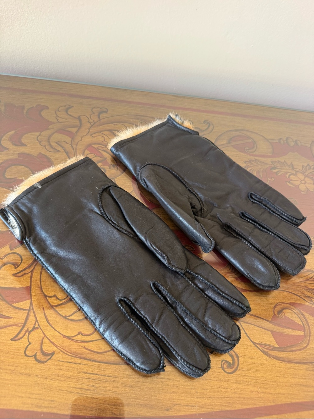 DRAMATIC PRICE DROP: NWOT FULLY RABBIT-LINED BLK LEATHER GLOVES, L, by KENTFIELD - Picture 2 of 8